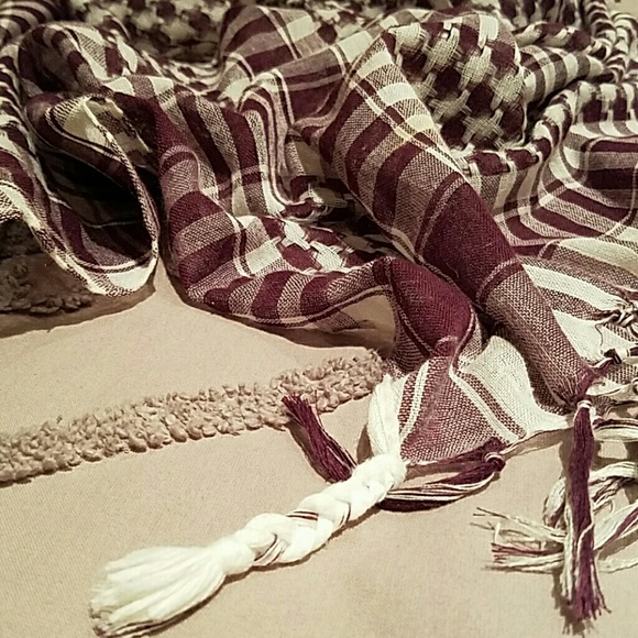 Scarf or Shoulder Cover Fringed - Picture 4 of 5